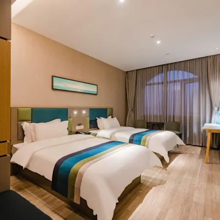 Lanhai Business Hotel (Yongcheng Zhongxin Bus Station Municipal Government)