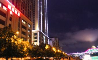 Quxian Jinguan Hotel