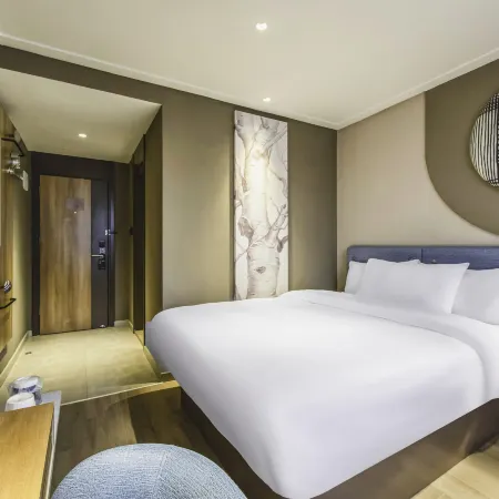 Homeinn · neo Hotel (Kunming Beijing Road Dongfeng Square Subway Station) Отели рядом с достопримечательностью «Конгресс-центр Kunming Hall»