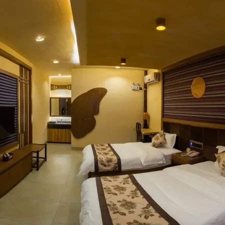 Fuchuan Thatched Cottage Resort