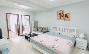 Xi'an Three Garfield Cat Apartment - Housity