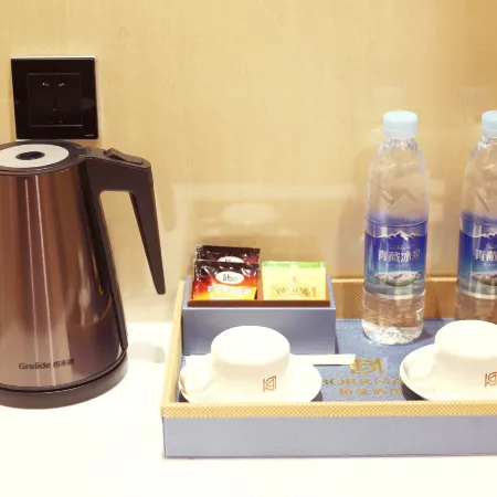 Kunyi Boutique Hotel (Xining Railway Station Jianguo Road Branch)