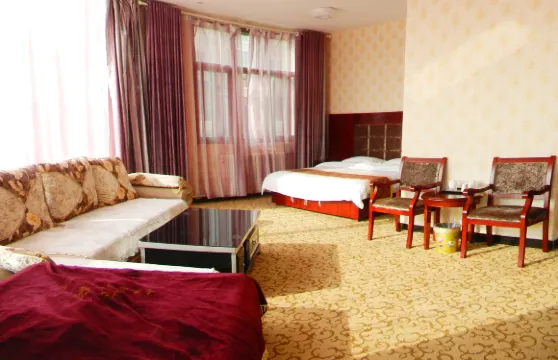 積石山輝雲商務賓館