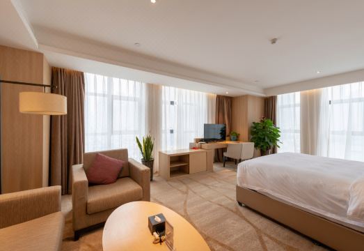 The Puhua Hotel (Zhengzhou High-speed Railway Station) Hotel Overview