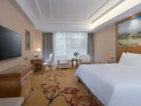 Vienna International Hotel (Yushan Sanqing Square) Hotels in Yushan