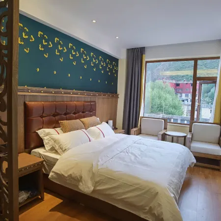 Dege Red Paradise Theme Culture Hotel