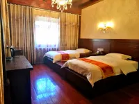 Deqin Shiyi Manor Hotels in Deqin