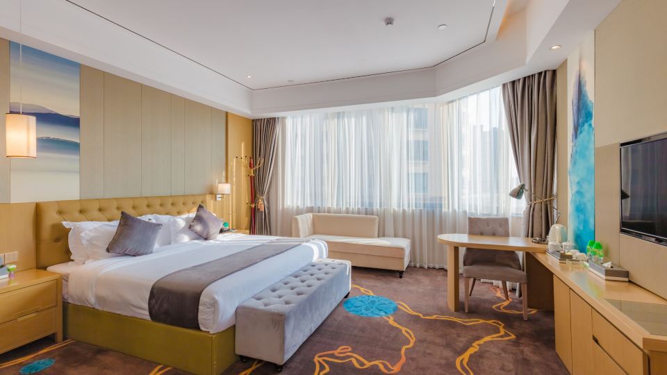 He Hotel
