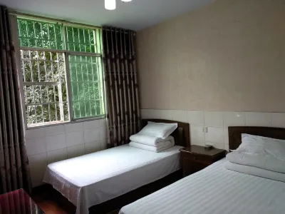 Xichong Volkswagen Hotel Hotels near Xichong Phoenix Mountain Guifeng Temple