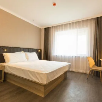 HanTing Premium Hotel (Fengcheng Pedestrian Street)