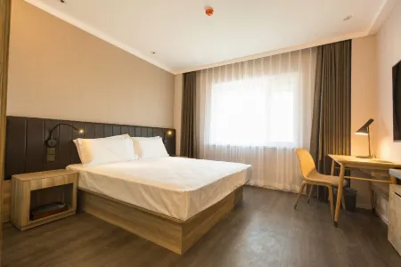 HanTing Premium Hotel (Fengcheng Pedestrian Street)