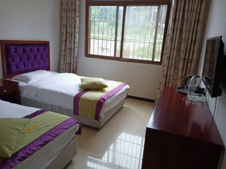 Shifang Yinghua Youyi Hotel