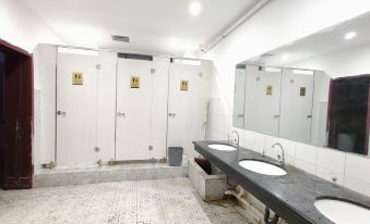 Tieling Traffic Hotel