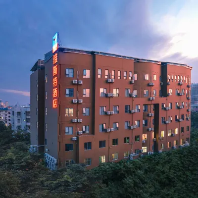 Astor Hotel (Nanning Dongge Road 14 Middle School Gedong Building) Hotels near Jinhuacha Park