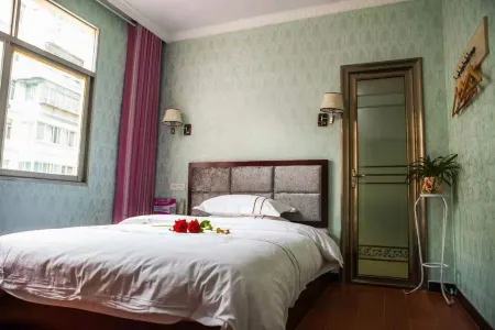 Badong Baqi Hotel Отели рядом с достопримечательностью «Badong Yangtze River Bridge»