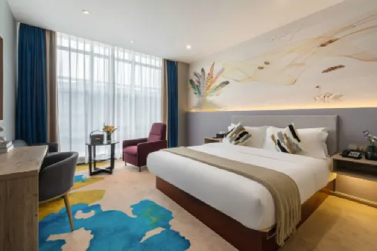 Yunya Hotel (Shenzhen Dalang Commercial Center Yuanfen Subway Station)