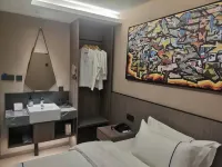 ReMAX Remai E-sports Hotel (Ningbo Yinzhou Impression City Wanda Plaza)
