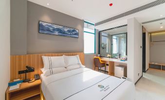 Yiqu Light Luxury Hotel (Zhongshan Sanxiang Town)