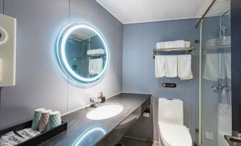 Grey Whale Smart Hotel (Baoding Train Station)