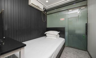 Beijing Qingxing Hotel (Tongren Hospital East Area)