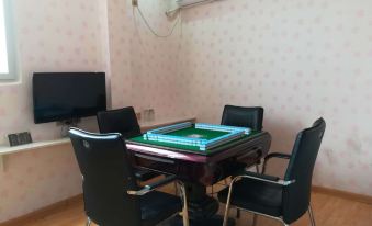 Warm and Exquisite Hotel (Nanyang Normal University)