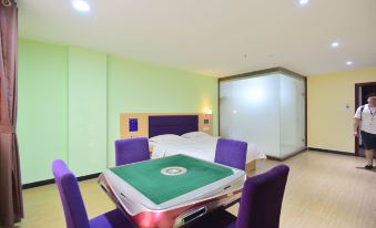 Moon House Chain Hotel (Huangjiang Store)