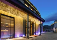 Lailu Minshan Hotel Hotels in Daocheng