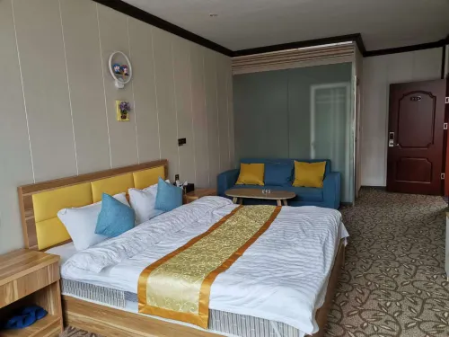 Gongjue Junyi Hotel