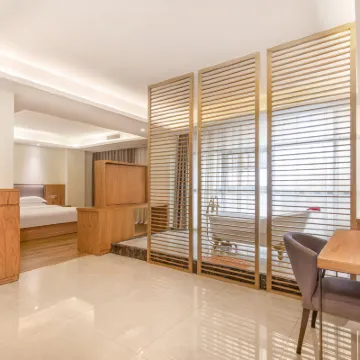 Yi Ai Hotel (Yangzhou Slender West Lake Wutinglong Toy City Branch) Hotels near Daming Temple