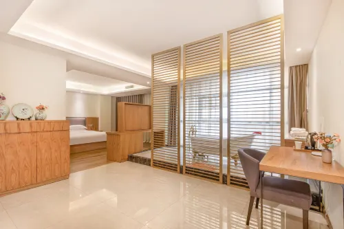 Yi Ai Hotel (Yangzhou Slender West Lake Wutinglong Toy City Branch)