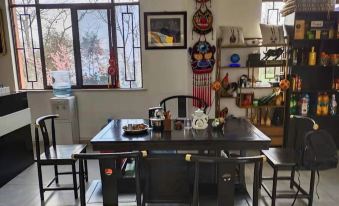 Shuangbai Luoshenghu Banshan Hotel