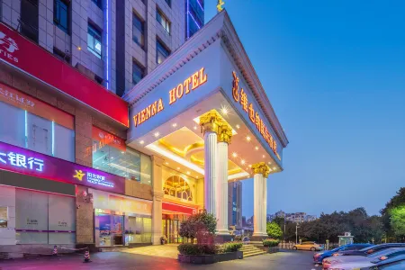 Vienna International Hotel ( Yiyang Hi-tech Zone High-speed Railway South Station) Отели рядом с достопримечательностью «First Village of Great Changes in the Mountains»