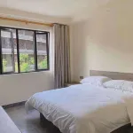 Sanjiang Yueye Banshan Inn