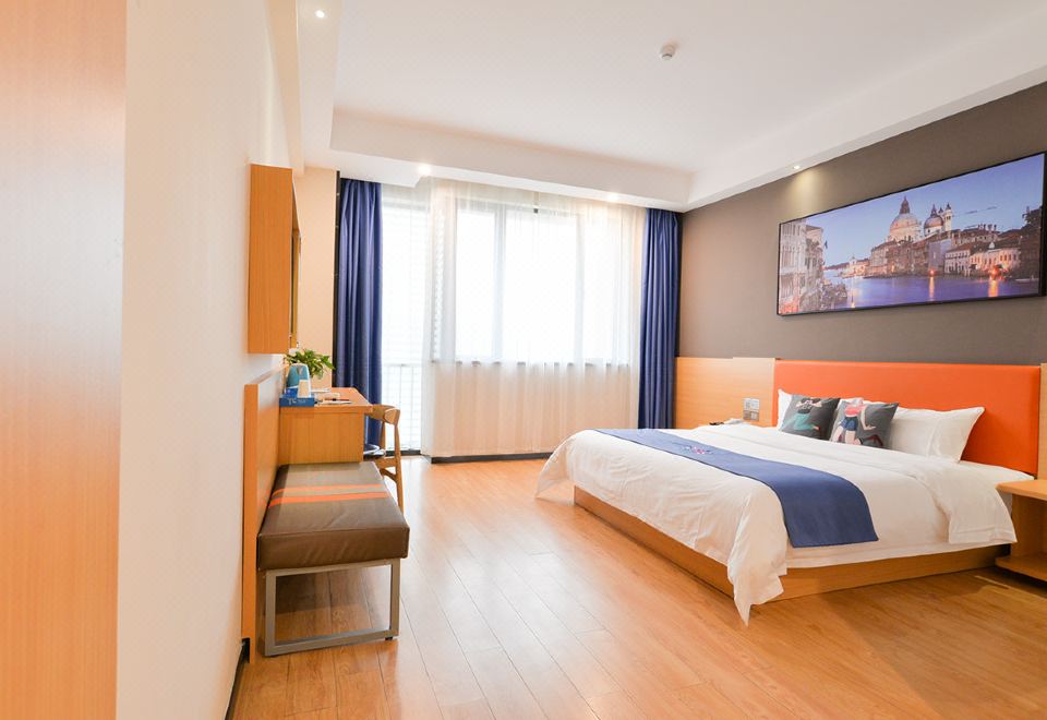 Pai Hotel (Zhuhai Career Technical College, Aviation City Seaview)