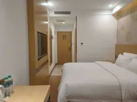 GreenTree Inn Hotel (Rongcheng Baiyangdian High Speed Railway Station) Отели в г. Жунчэне