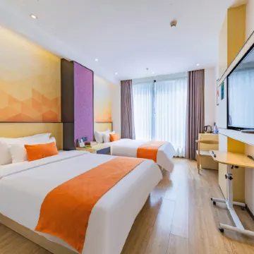 Huanyu Prestige Hotel (Lingshan People's Hospital)