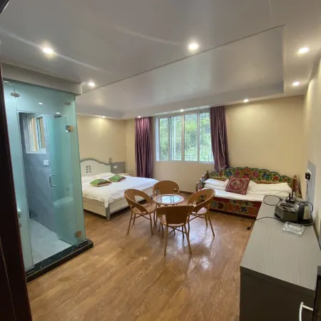Kangding Zhongguhong Hot Springs Camp Accommodation