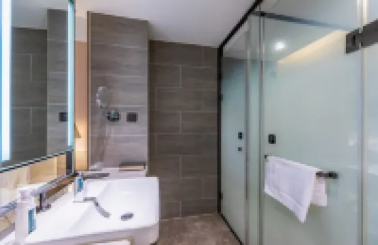 上饒站鳳凰中大道亞朵酒店