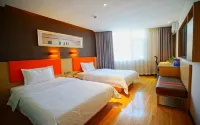 7 Days Premium Hotel (She County Longshan Avenue Beiguan Primary School) - parking