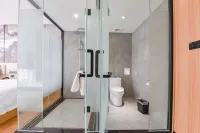 Xixia Guose Tianxiang Riverbank Hotel (Times Square - Music Fountain Branch) - parking