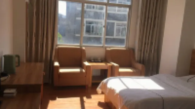 Longling Jinrui Hotel