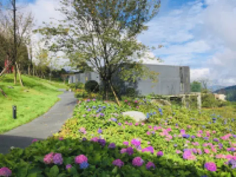 Huatian Inn, Blackstone Park, Table Mountain