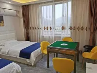 Renshou Qidian Business Hotel