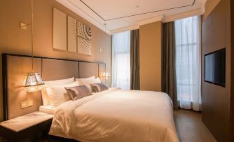 Dormitory light luxury hotel (Nanjing West Road subway station store)