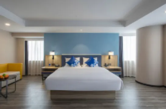 Yeste Hotel (Guigang Jingang Avenue High-speed Railway Station)