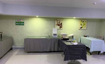 Magpie Nest Business Couple Fashion Hotel