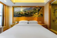 Vienna International Hotel (Hubei Yichang East Railway Station Wuyi Square)