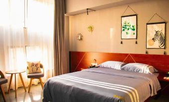 Huaijia Art Hotel