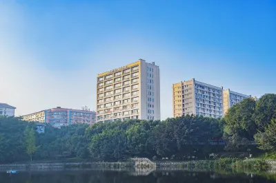 Eucalyptus Forest Movie Theme Hotel (Chongqing Jiangbei International Airport) Hotel in zona Chongqing Huaxing Vocational College of Foreign Languages