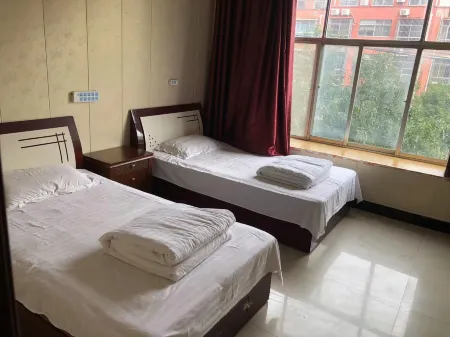 Xihua Youyi Hotel Отели рядом с достопримечательностью «Jizi Reading Platform»